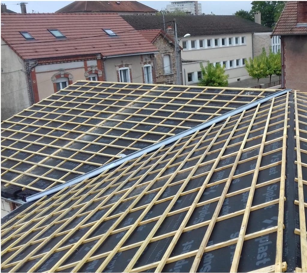 Rénovation toit en cours - couvreur 7è Bagneux sur Loing - Jean Michel Schatz