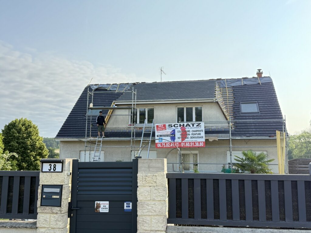 Rénovation toiture maison commune de Fontainebleau, par Couvreur 77 Schatz Jean Michel