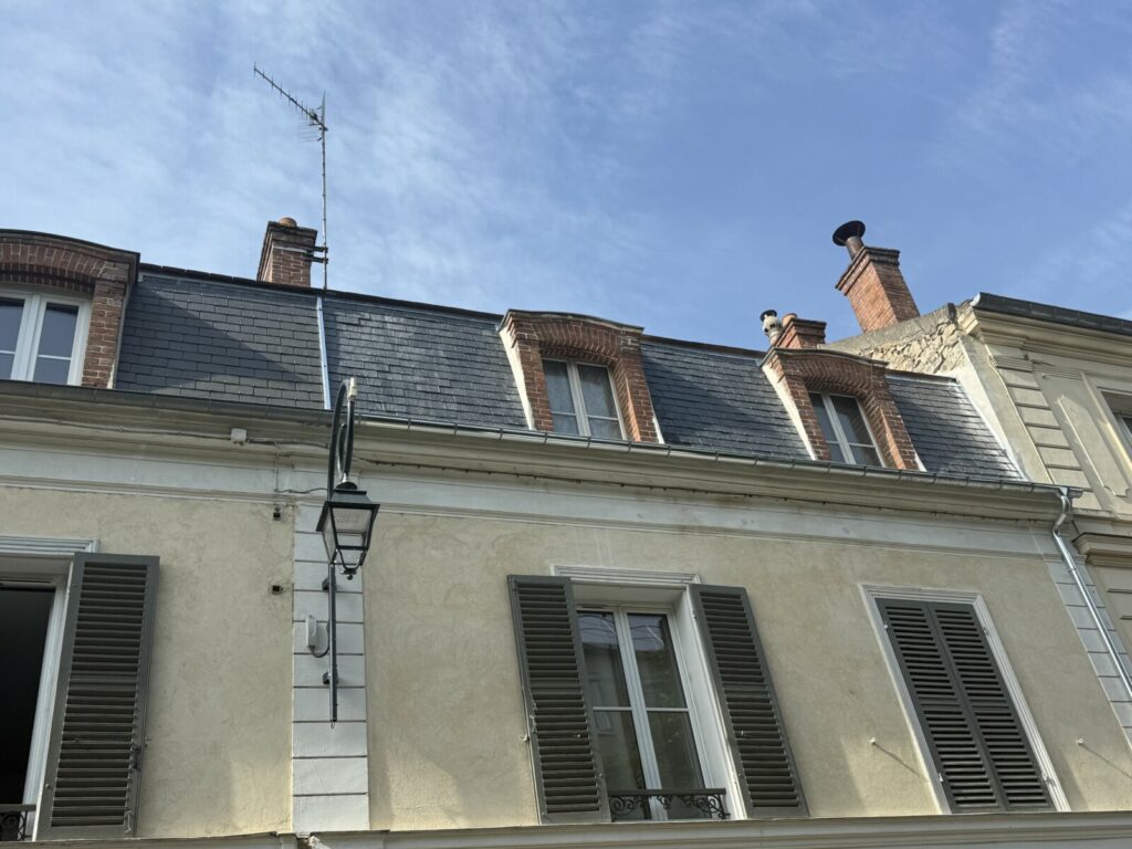 Rénovation toiture Fontainebleau, rue de la Cloche - par Couvreur Schatz Jean Michel