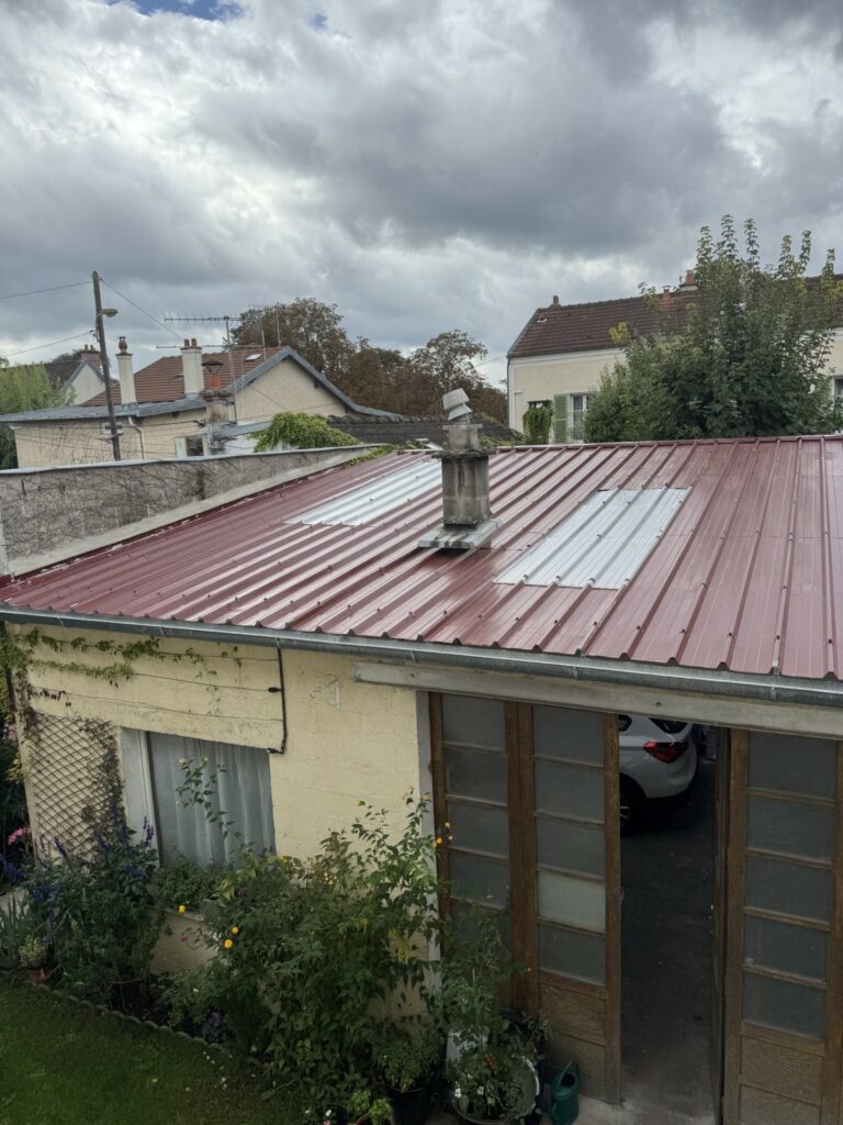 toiture bac acier et problème sur Cheminée , appenti à Fontainebleau - par Couvreur Schatz Jean Michel